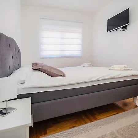 Apartment Harmonija 1 *